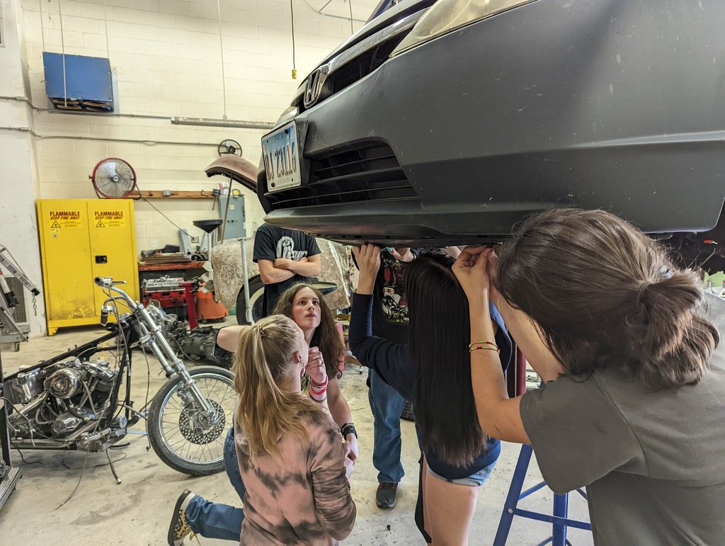 Students in automotive class